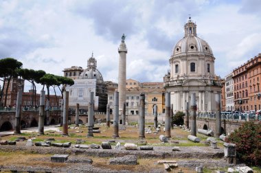 Trajan'ın sütun ve kilise Ss. adı Mary Trajan'ın f