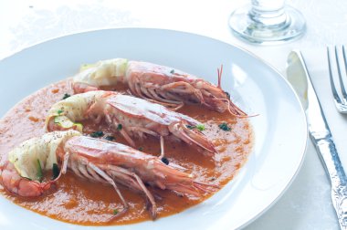 Bisküvi soslu kabak sarılı karides