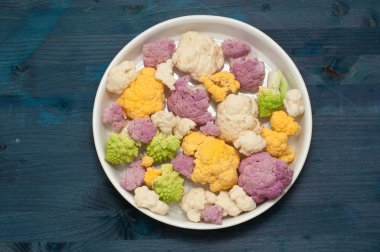 Sarı, yeşil ve mor renkli karnabahar