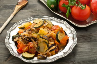 Turlu, sebze dayalı Türk mutfağının tipik çanak