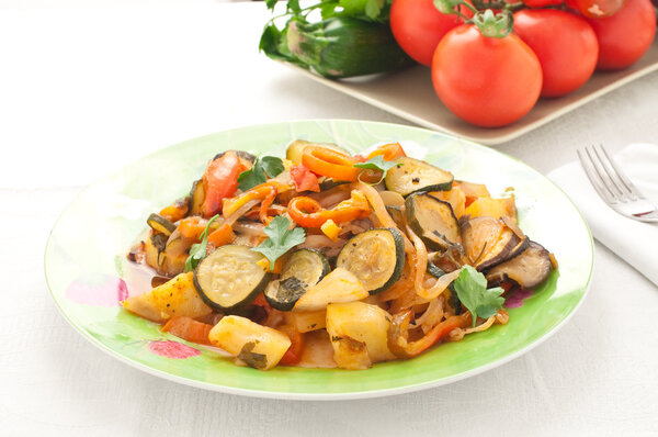 Turlu, типичное блюдо турецкой кухни на основе овощей
