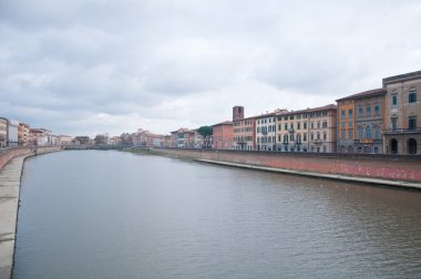 Pisa İtalya Arno Nehri üzerinde 