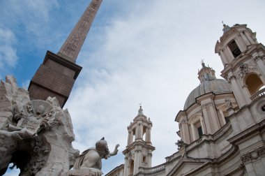 özellikle Roma Piazza Navona Dikilitaş