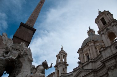özellikle Roma Piazza Navona Dikilitaş