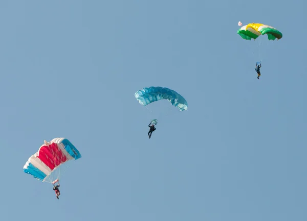 Drie parachutes — Stockfoto