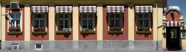 Janelas monótonas — Fotografia de Stock