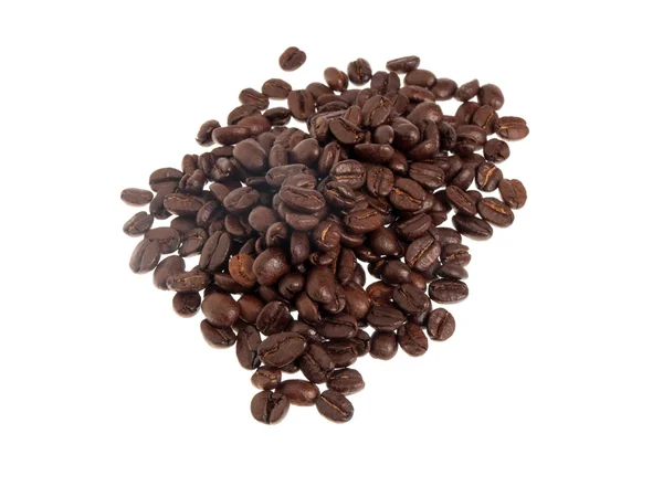 Beyaz arka planda kahve çekirdekleri
