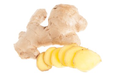 Beyaz arka plan üzerinde dilimlerle zencefil