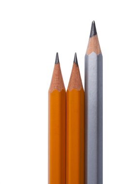 Üç kalem üzerinde beyaz izole