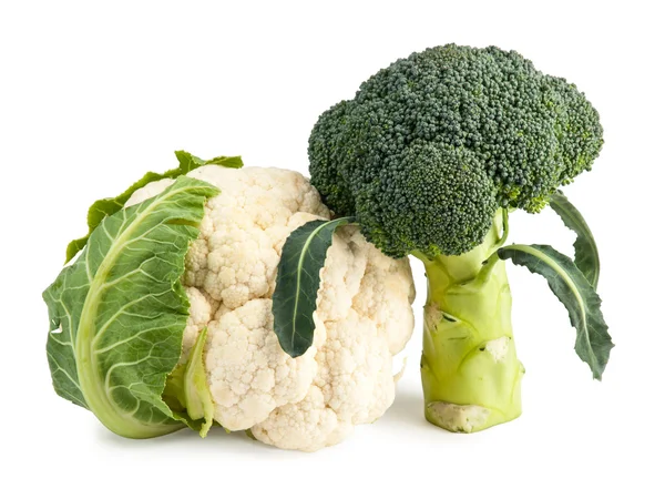 Färsk Broccoli och blomkål isolerad på vit — Stockfoto