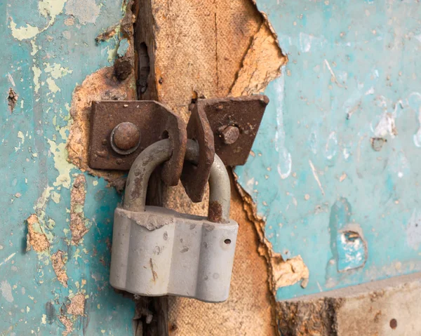 Eski bir kilit