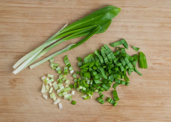 Chopped leaves of ramson on a chopping board — Stock Photo, Image