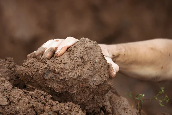 MUD δρομείς αγώνα, λασπώδη χέρι — Φωτογραφία Αρχείου