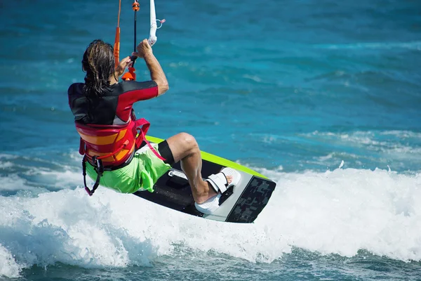 Kitesurfer flying over the wave — Stock Photo, Image