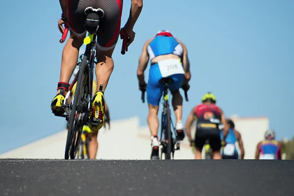 Corrida de ciclismo em alta velocidade — Fotografia de Stock