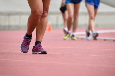 Atletik yolda yarış yürüyüş kızlar