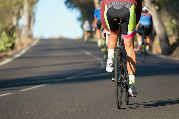 後ろから見た競争をサイクリング — ストック写真