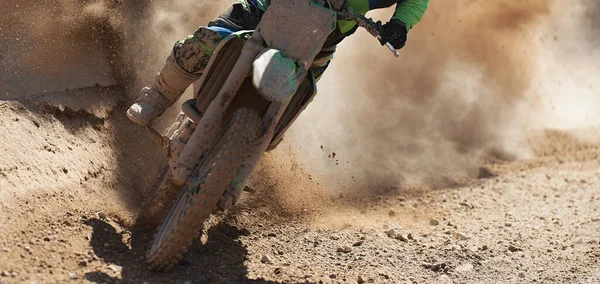 Motocross Racer Acelerando Velocidad Pista Conduciendo Carrera Motocross —  Fotos de Stock