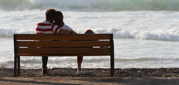 Silhouette Romantic Couple Bench Sea — Stock Photo, Image