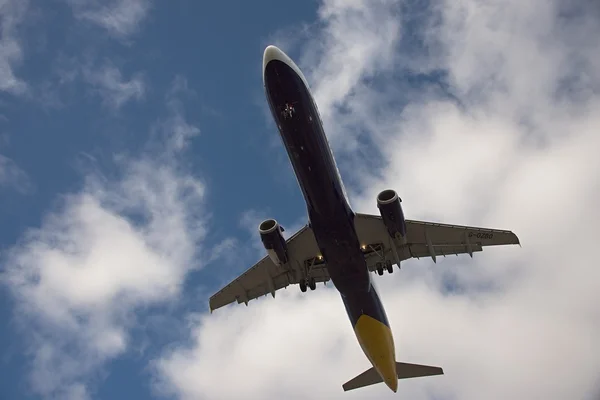 Aterrizaje del avión —  Fotos de Stock