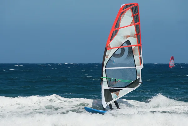 Windsurfer moving — Stockfoto