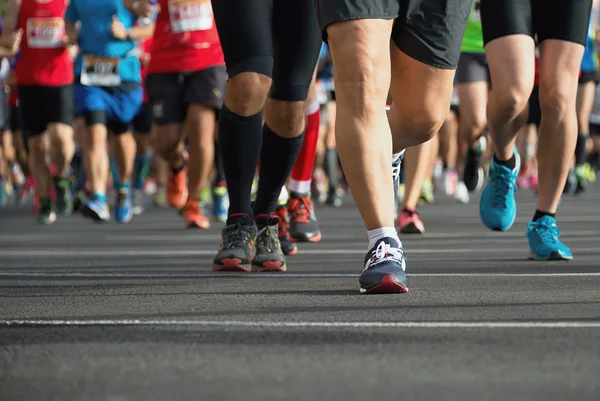 Maraton koşucular yarışta — Stok fotoğraf