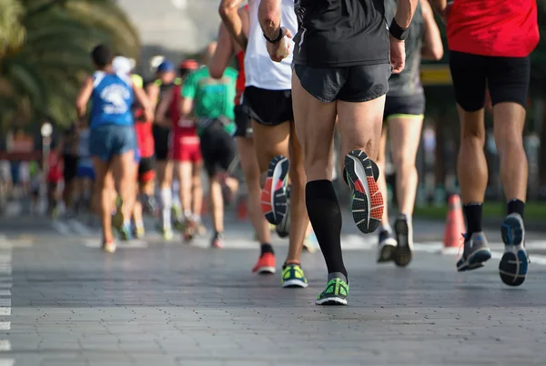 Corredores de maratona na corrida — Fotografia de Stock