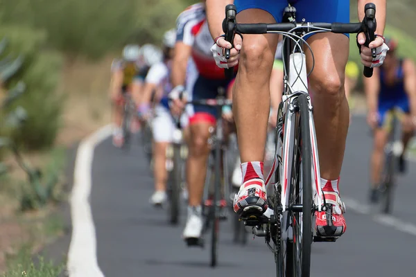 Radfahrergruppe bei Profirennen — Stockfoto