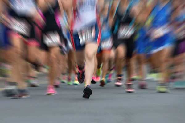 马拉松运动员在比赛中，抽象 — 图库照片