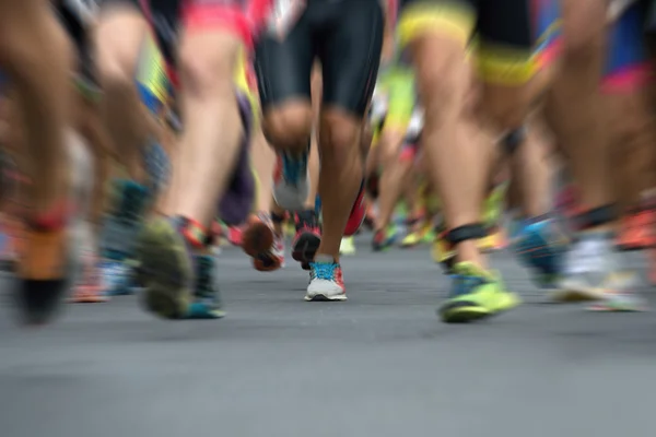 A versenyen, absztrakt maratoni futók — Stock Fotó