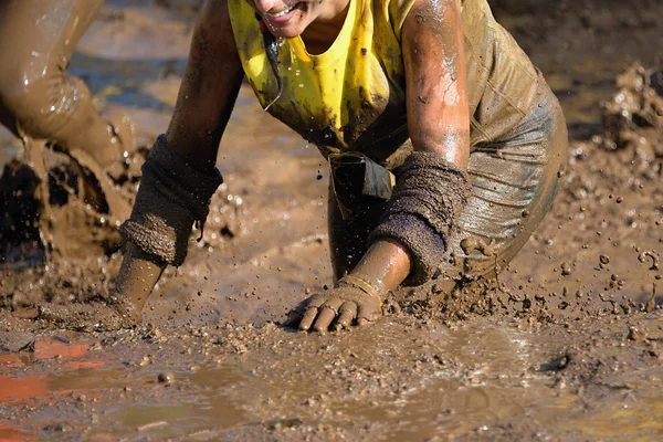 Mud race löpare — Stockfoto