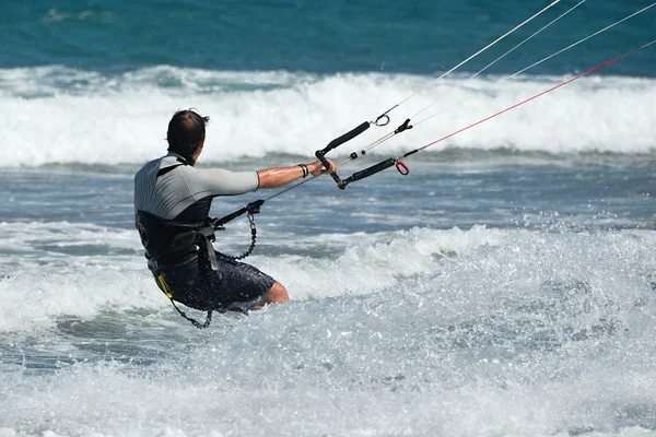 Kite surfer rides — Stock Photo, Image