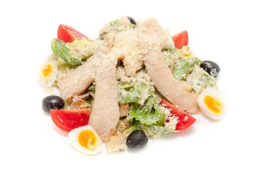 Sezar salatası üzerine beyaz izole