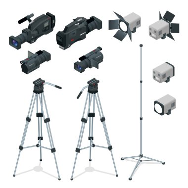 Profesyonel dijital video kamera bir tripod üzerinde ayarlayın. Film lensi, televizyon kamerası. Spotlights gerçekçi şeffaf. Düz 3d isometrik illüstrasyon.