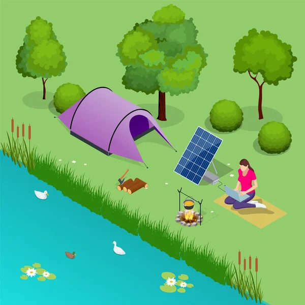 Изометрический туристический лагерь или кемпинг с палаткой и костром. Девушка работает на ноутбуке, который подключен к солнечной батарее. Возобновляемые источники энергии. Резервная система хранения энергии. — стоковый вектор