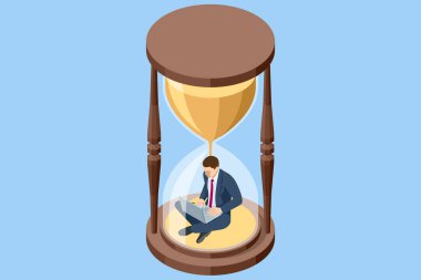 Kum saati içinde dizüstü bilgisayarı olan Isome ofis çalışanı. Zaman yönetimi, acil görev ve proje bitiş tarihi kavramı.