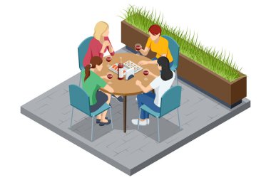 Kafe masasındaki arkadaşım. Kafe masasında dört kadın. Yuvarlak masada dört kadın, şarap kadehi ve suşi tabağı. Yeşil çitli açık hava restoranı konsepti.