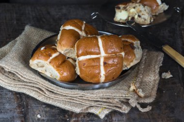 Paskalya hot cross buns