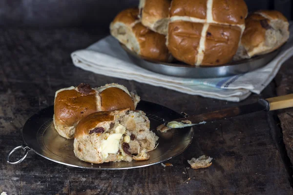 Ostern heiße Crossbrötchen — Stockfoto