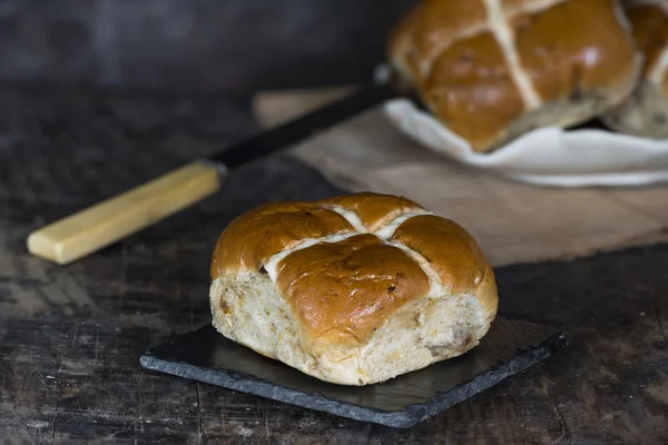 Wielkanoc hot cross buns — Zdjęcie stockowe