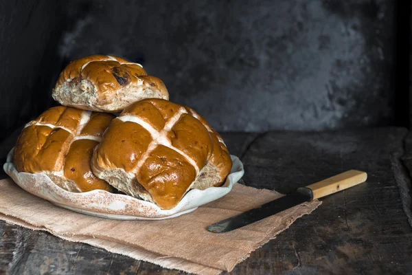 Ostern heiße Crossbrötchen — Stockfoto