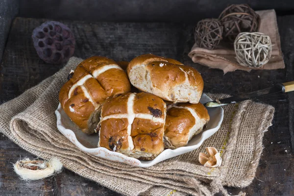 Ostern heiße Crossbrötchen — Stockfoto