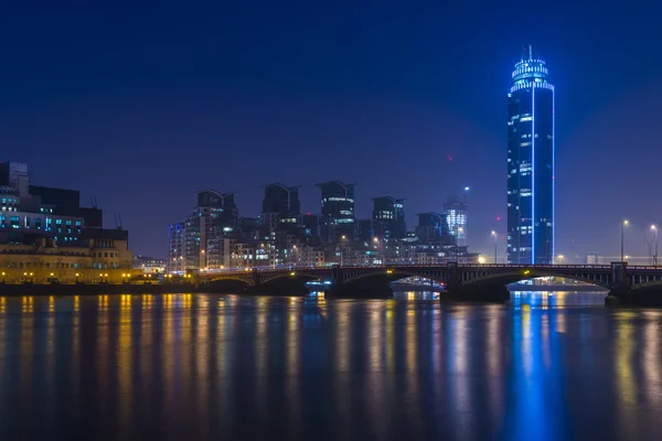Wgląd nocy St George Wharf, Londyn, Wielka Brytania — Zdjęcie stockowe