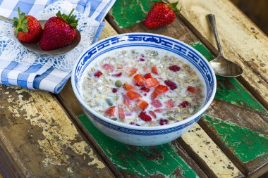 Süt, kabak ve taze meyve püresi