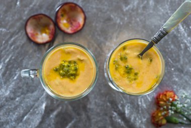 Yoğurt Tatlısı mango ve tutku meyve