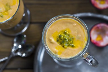 Yoğurt Tatlısı mango ve tutku meyve