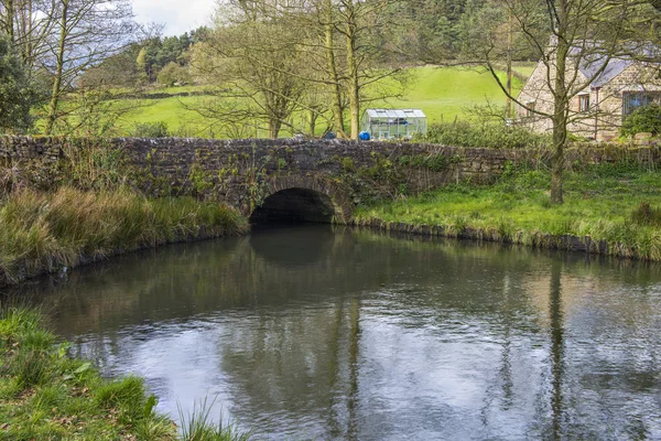 Een vijver in Matlock, Derbyshire. Verenigd Koninkrijk — Stockfoto