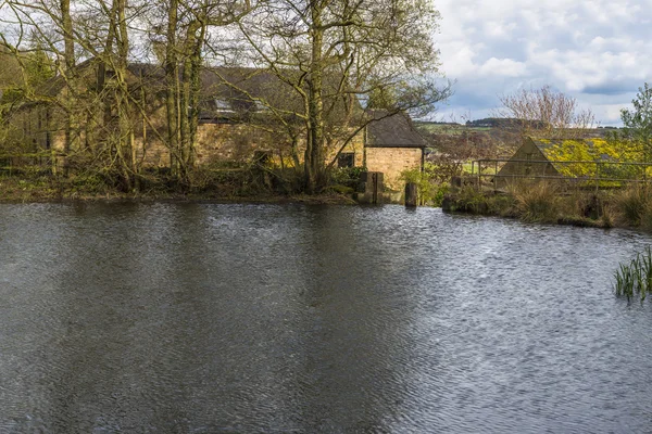 En damm i Matlock, Derbyshire. Storbritannien — Stockfoto