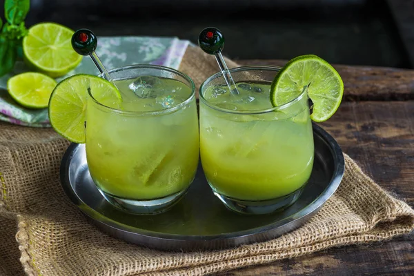 Eistee-Grüntee-Cocktail mit Tequila und Zitrone — Stockfoto