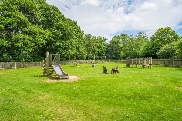 Lekplats i parken — Stockfoto